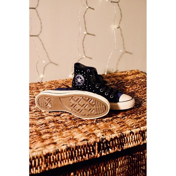 ⚡️FLASH S A L E ⚡️Converse Hi Top Velvet W Studs - Picture 5 of 5